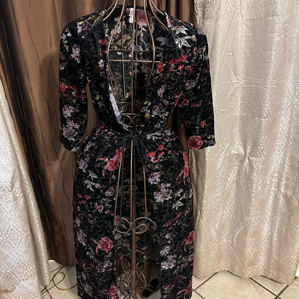 XHILARATION Duster Cardigan Tie - Black with PInk Red Flowers